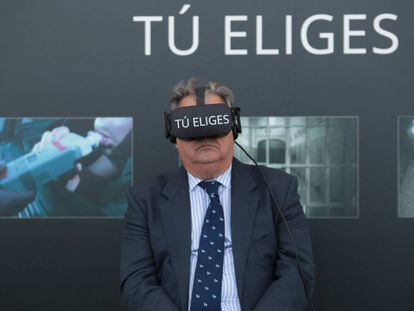 Juan Ignacio Zoido presenta la iniciativa de realidad virtual “Tú eliges".