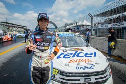 El piloto Federico ‘Fico’ Gutiérrez, antes de una carrera de Nascar en Monterrey