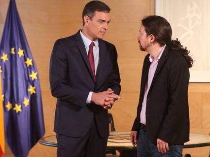 Pedro Sánchez y Pablo Iglesias, en una reunión en el Congreso para abordar la investidura.
