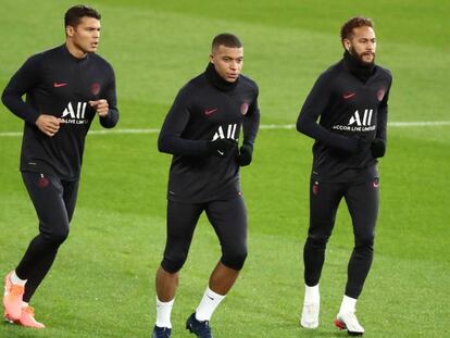 Mbappé y Neymar, en el entrenamiento de este lunes en el Bernabéu. En vídeo, los halagos de Zinedine Zidane sobre el delantero francés.