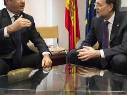 Mariano Rajoy junto al presidente francés Francois Hollande en una reunión bilateral en Bruselas