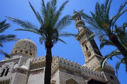 Mezquita de Abu Al-Abbas Al-Mursi, en Alejandría (Egipto). Tanto la edificación como el barrio donde se encuentra llevan el nombre de un devoto murciano que llegó a Egipto en el siglo XIII.
