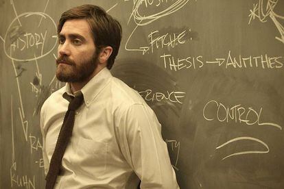 Jake Gyllenhaal interpreta a un profesor de universidad en el 'thriller' psicológico 'Enemy' (2013).