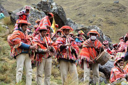 Faena comunitaria en la comunidad de Quelqanqa, Cusco, Perú.