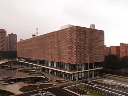 Vista del edificio nuevo de la comandancia de la Policía Metropolitana de Bogotá.