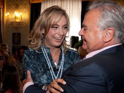 Sonia Castedo y Luis D&iacute;az Alperi en el Ayuntamiento de Alicante. 