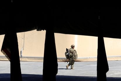 Un soldado estadounidense en la base militar de Taji, el norte de Bagdad, en agosto de 2020