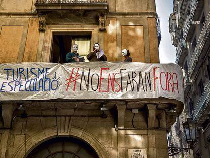 Protestas contra los pisos tur&iacute;sticos en la calle Princesa de Barcelona