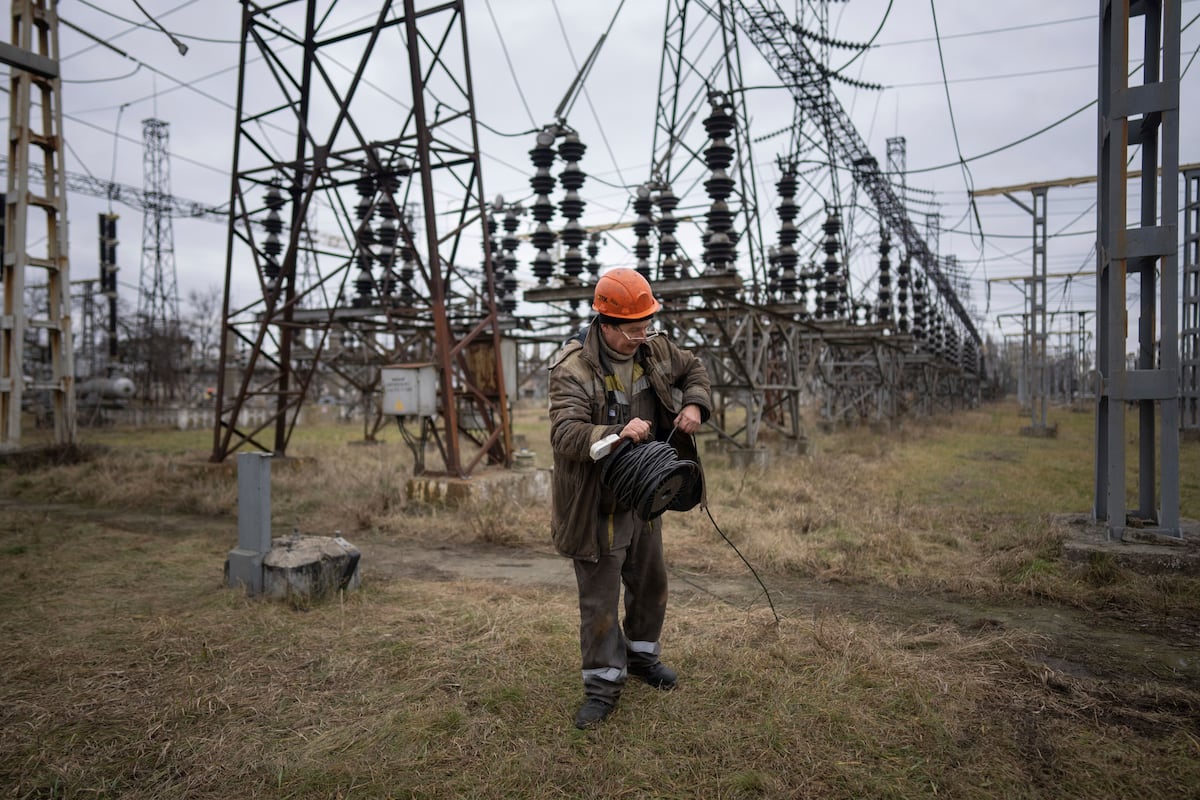 Ucrania volverá a exportar electricidad tras fracasar la campaña rusa para destruir el sistema energético |  Internacional
