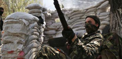 Un miliciano prorruso, este miércoles en el centro de Sloviansk.