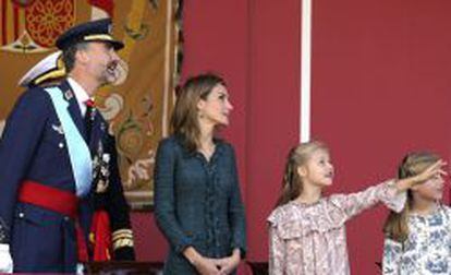 Los reyes, Felipe y Letizia, junto a su hijas, la princesa Leonor, y la infanta Sof&iacute;a 