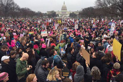 Miles de personas protestan por las calles de Washington contra el presidente de los Estados Unidos, Donad Trump.