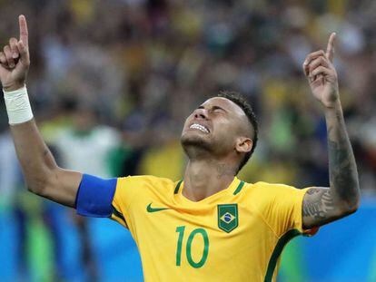 Neymar, tras la victoria ol&iacute;mpica en R&iacute;o.