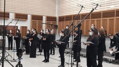 Grabación del coro para 'Orfeo y Eurídice' con medidas de protección.
AMIGOS DE LA ÓPERA DE SANTIAGO
26/10/2020