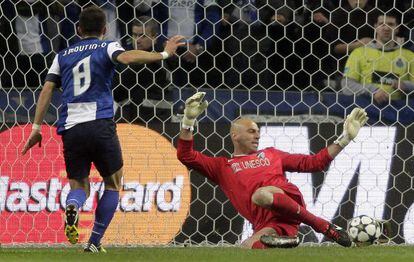 Moutinho marca el gol del Oporto.