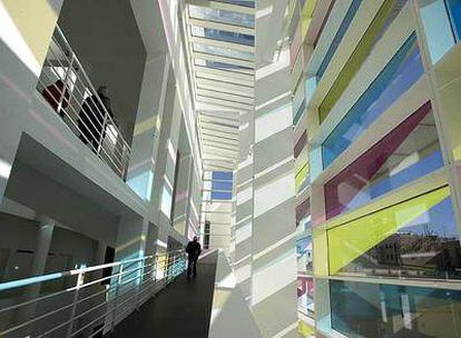 El artista alemán Lothar Baumgarten, en su exposición <i>Autofocus retina,</i> el pasado mes de febrero en el Museo de Arte Contemporáneo de Barcelona (Macba).
Foto: Tejederas