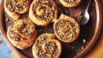 Exuberancia vegetariana. recetas de la chef británico-iraní Sabrina Ghayour. En la imagen, Bollos con baklava.