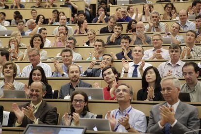 Al terminar el seminario, los asistentes a la presentación han aplaudido los anuncios. El CERN ha asegurado hoy que con su investigación se ha "franqueado una nueva etapa en la comprensión de la naturaleza".