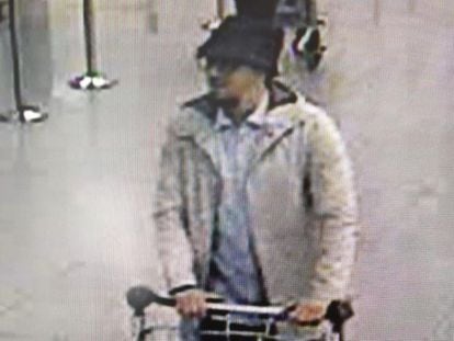 Imatge del tercer terrorista, identificat com Mohamed Abrini.