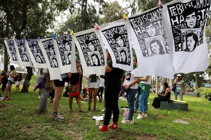 Diversos colectivos de mujeres se concentraron este domingo en el Ministerio de Trabajo de Lima, Perú, bajo la consigna "trabajadoras sí, explotadas y violentadas no".