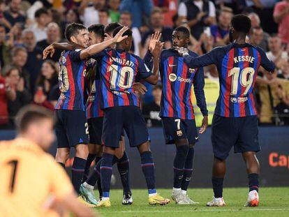 Los jugadores del Barcelona celebran el cuarto gol este domingo ante el Athletic.