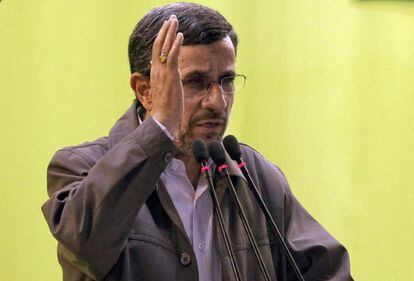 El presidente saliente Ahmadineyad este jueves al despedirse.