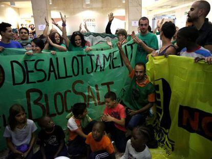 Un momento de la ocupación de los activistas de la PAH