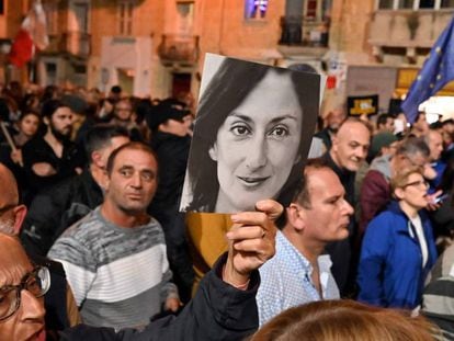 Manifestación en La Valeta para pedir justicia por el asesinato de la periodista Daphne Caruana Galizia, el 3 de diciembre. En vídeo, el resumen del caso.