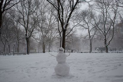 Un muñeco de nieve en el Square Park de Nueva York.