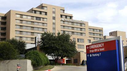 Imatge de l'entrada de l'Hospital Presbiterià de Dallas.