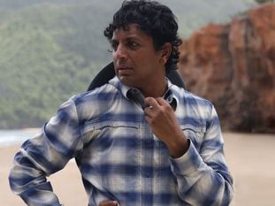 M. NIght Shyamalan, en el rodaje de 'Tiempo'. En el vídeo, el tráiler de la película.