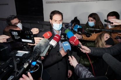 The deputy of the regionalist formation Sergio Sayas upon his arrival at the UPN headquarters, this Monday in Pamplona (Navarra).