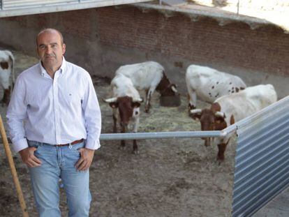 Eduardo Flores, en los corrales de la plaza de toros de San Sebastián de los Reyes.