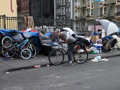 Personas sin hogar en el barrio de Tenderloin, de San Francisco, el pasado 30 de octubre.