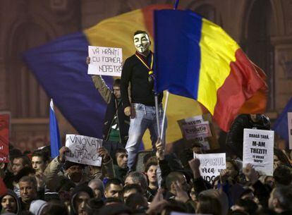 Protesta en la Plaza de la Universidad de Bucarest, el viernes.