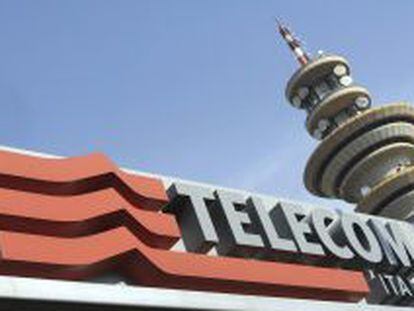 Logotipo de Telecom Italia en la sede de la compa&ntilde;&iacute;a.