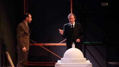 Xavier Ripoll i Pep Munné, a l'obra 'Speer', d'Esther Vilar.