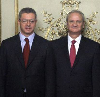 El secretario de Estado de Justicia, Fernando Román (derecha), junto al ministro Gallardón.