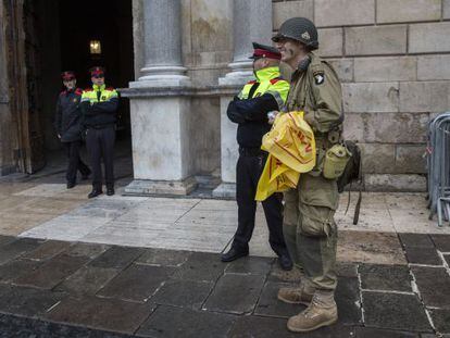 Justo José M. P. acostumava a anar vestit de militar.