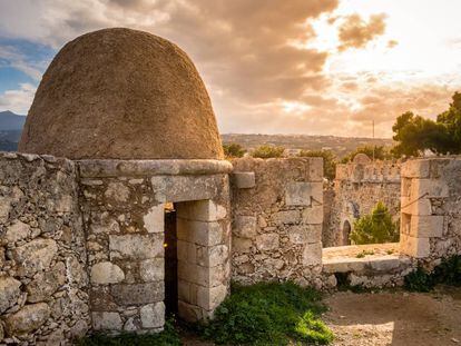 La fortaleza veneciana de Fortezza, en una colina de Rethymno, en la isla griega de Creta.