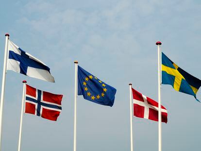 Banderas de los países escandinavos y de la Unión Europea