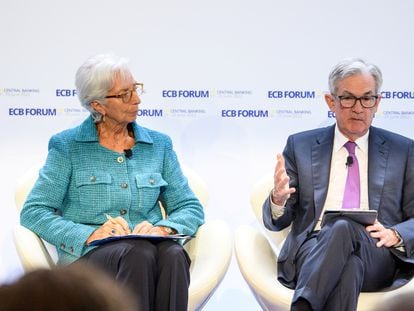 Christine Lagarde con el presidente de la Reserva Federal, Jerome Powell, en el foro del BCE en Sintra (Portugal) el 29 de junio.