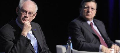 El presidente del Consejo Europeo, Herman van Rompuy, y el presidente de la Comisi&oacute;n, Jos&eacute; Manuel Dur&atilde;o Barroso.