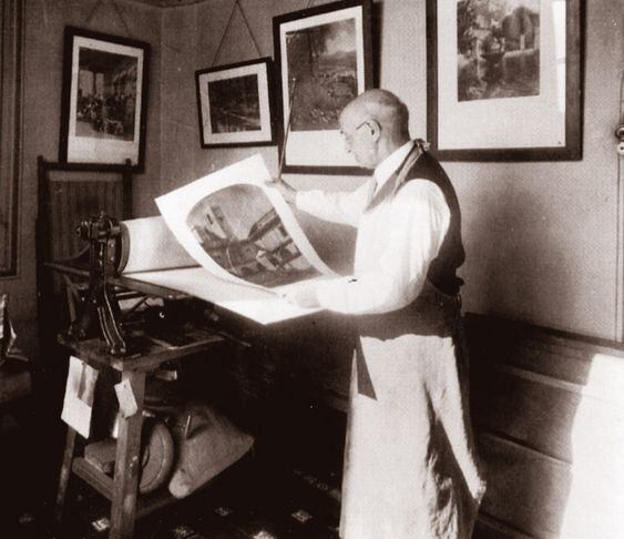 Joaquim Pla Janini en su taller en una fotografía (de gelatina de plata) de autor desconocido, pero atribuido a Joan Pujol (1930).