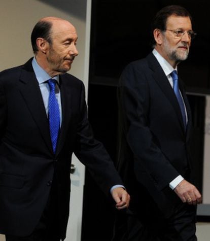 Rubalcaba y Rajoy, a su llegada al Palacio Municipal de Congresos de Madrid.