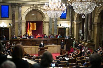 El president Carles Puigdemont durante su comparecencia ante el Parlament.