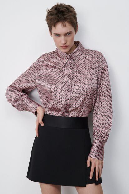 Si no eres muy amiga de los colores y estampados demasiado evidentes, esta camisa de Zara, satinada y con un cuello XL, es justo lo que necesitas.

25,95€