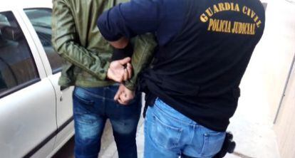La Guardia Civil detiene a seis miembros de la organizaci&oacute;n en Valencia.