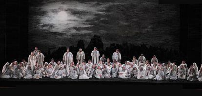 &#039;Nabucco&#039; dirigido por Riccardo Muti, con escenograf&iacute;a de Jean-Paul Scarpitta, estrenado en el Teatro de la &Oacute;pera de Roma en 2011.