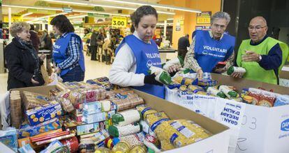 Gran recapte d aliments en el mercado del Ninot.